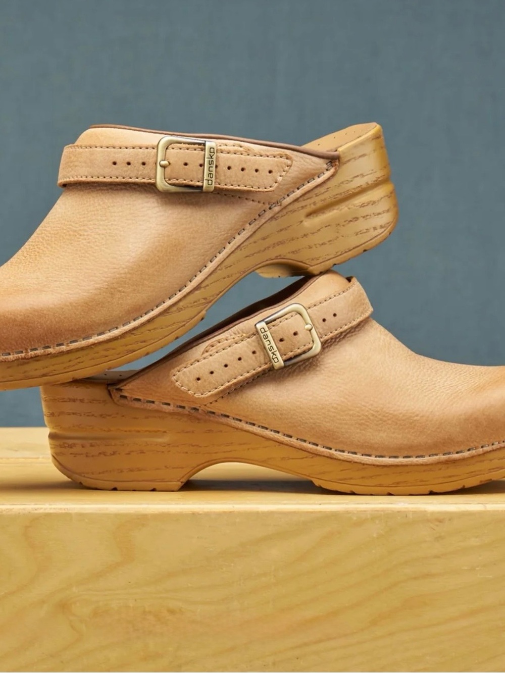 Dansko Ingrid Honey Distressed EU40 Leather Clogs Shoes Professional Women’s EUC